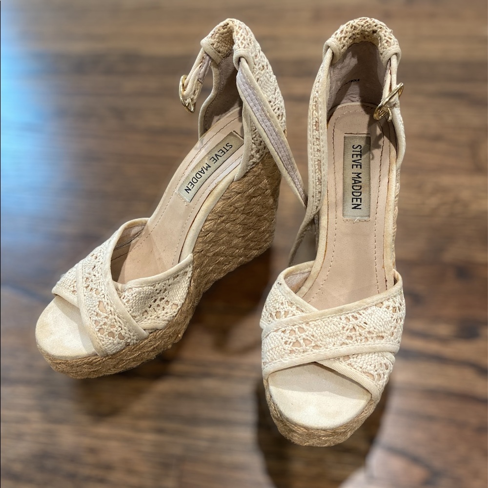 Steve Madden 5.5 lace wedge in Cream